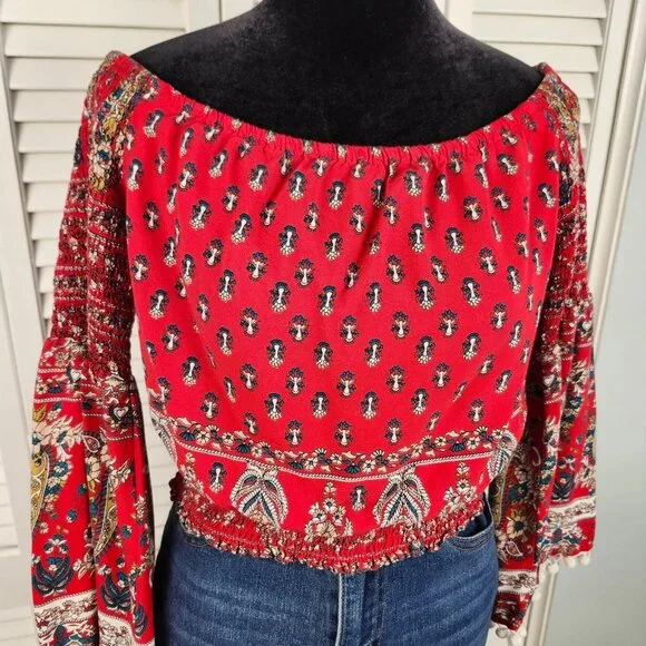 Band of Gypsies Red Off Shoulder Boho Top M Cropped Floral Bell Sleeve Fringe - Picture 2 of 10